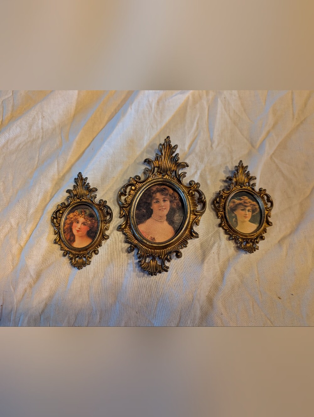 2/60$ Vintage Gold Ornate Oval Wall Frame Set with Portraits